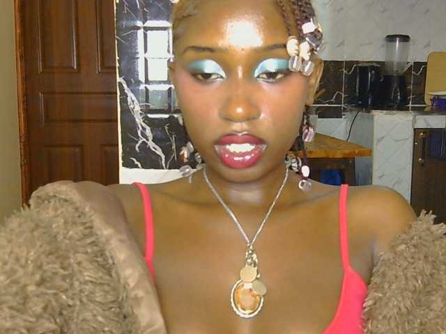 Boughie-birdy live cam on BongaCams