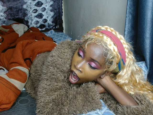 Boughie-birdy live cam on BongaCams