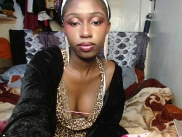 Boughie-birdy live cam on BongaCams