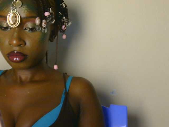 Boughie-birdy live cam on BongaCams