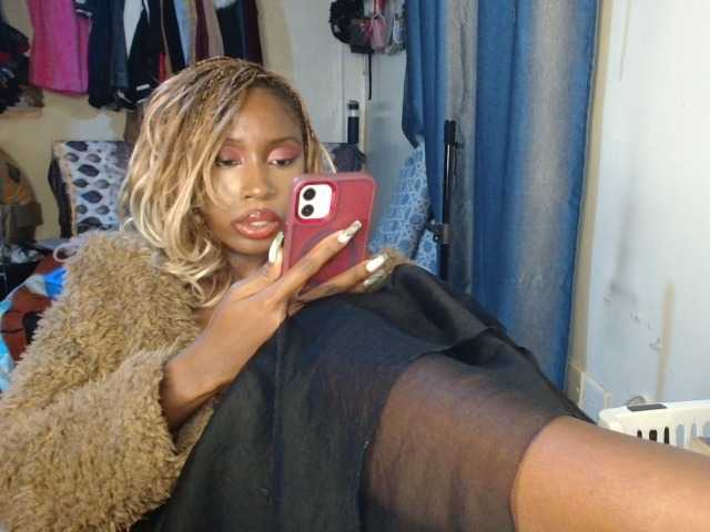 Boughie-birdy live webcam show