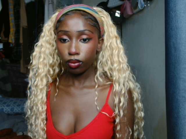 Boughie-birdy live cam on BongaCams