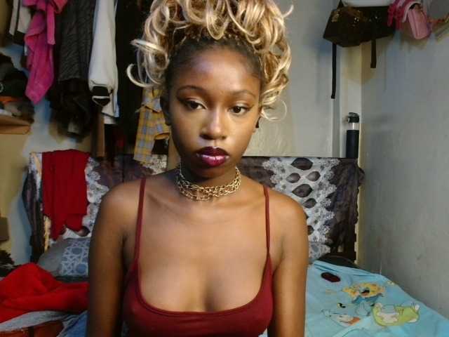 Boughie-birdy live cam on BongaCams