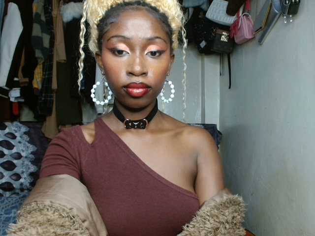Boughie-birdy live cam on BongaCams