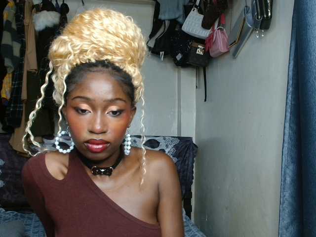 Boughie-birdy live cam on BongaCams