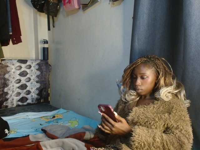 Boughie-birdy live cam on BongaCams