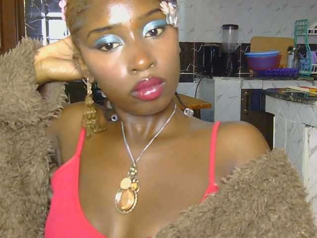 Boughie-birdy live cam on BongaCams