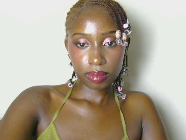 Boughie-birdy live cam on BongaCams