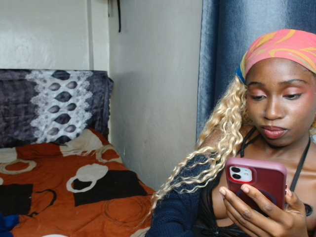 Boughie-birdy live cam on BongaCams