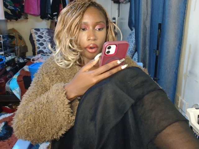 Boughie-birdy live webcam show
