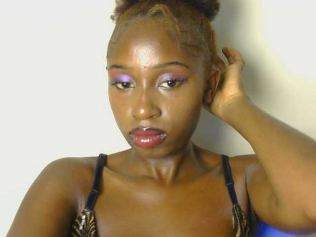 Boughie-birdy live cam on BongaCams