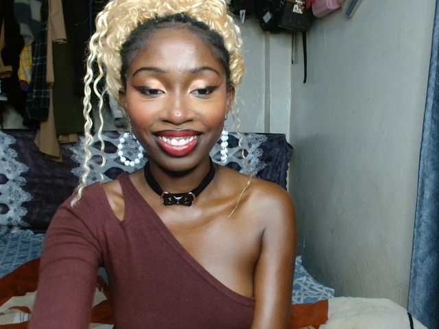 Boughie-birdy live cam on BongaCams