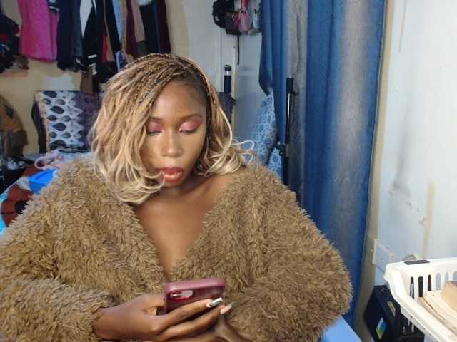 Boughie-birdy live cam on BongaCams
