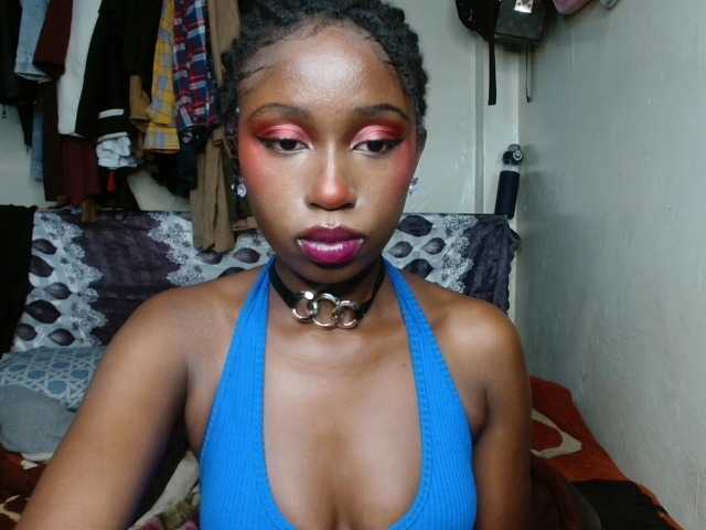 Boughie-birdy live cam on BongaCams