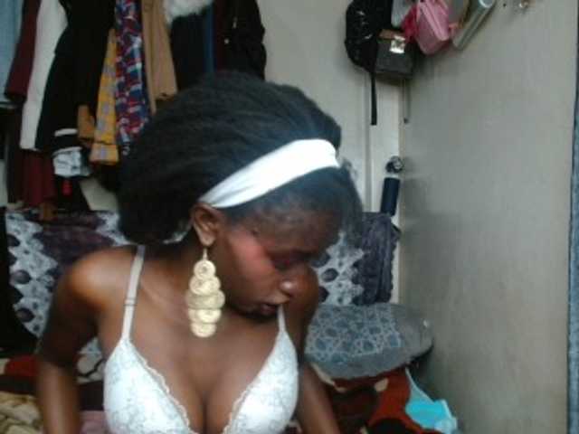 Boughie-birdy live cam on BongaCams