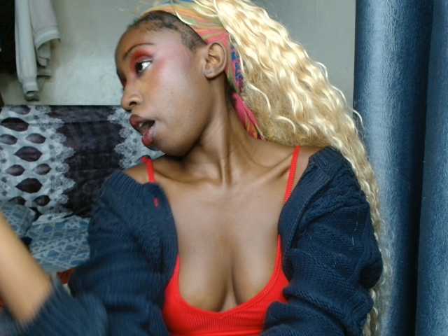 Boughie-birdy live cam on BongaCams