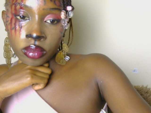 Boughie-birdy live cam on BongaCams