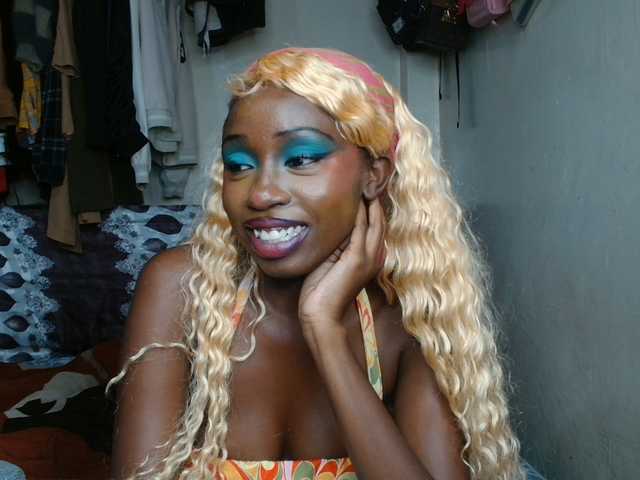 Boughie-birdy live cam on BongaCams