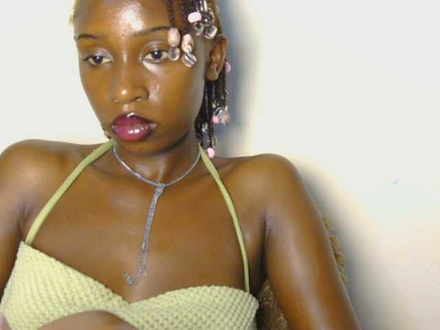 Boughie-birdy live cam on BongaCams