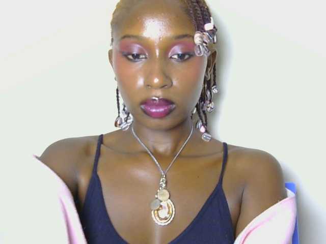 Boughie-birdy live cam on BongaCams