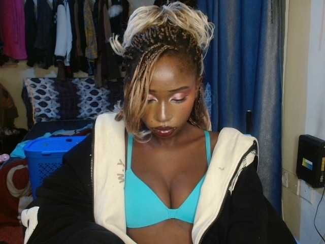 Boughie-birdy live webcam show