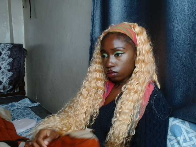 Boughie-birdy live cam on BongaCams