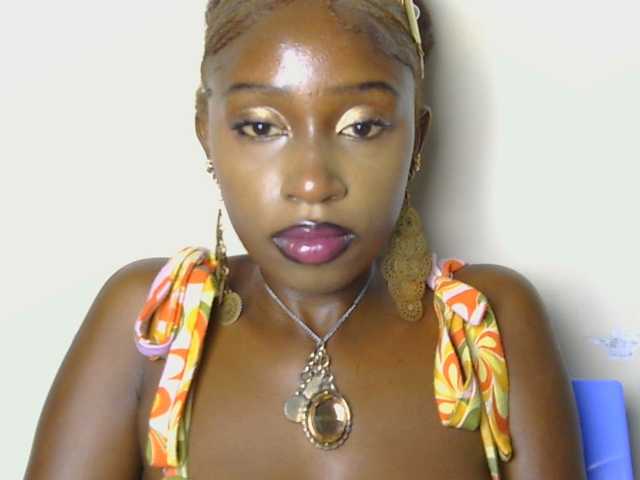 Boughie-birdy live cam on BongaCams
