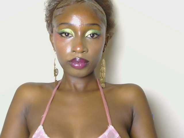 Boughie-birdy live cam on BongaCams