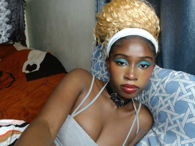 Boughie-birdy live cam on BongaCams