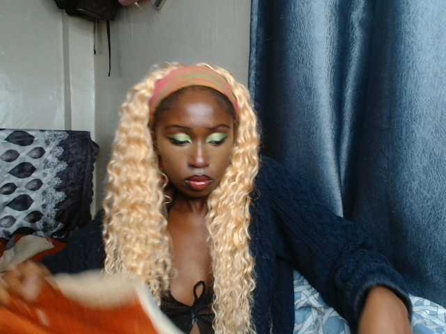 Boughie-birdy live cam on BongaCams