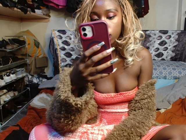 Boughie-birdy live cam on BongaCams