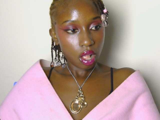 Boughie-birdy live cam on BongaCams