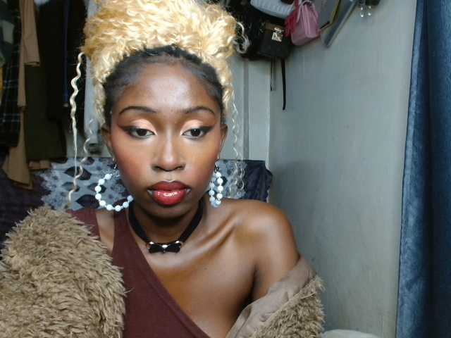 Boughie-birdy live cam on BongaCams