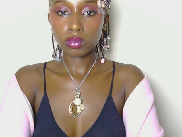 Boughie-birdy live cam on BongaCams