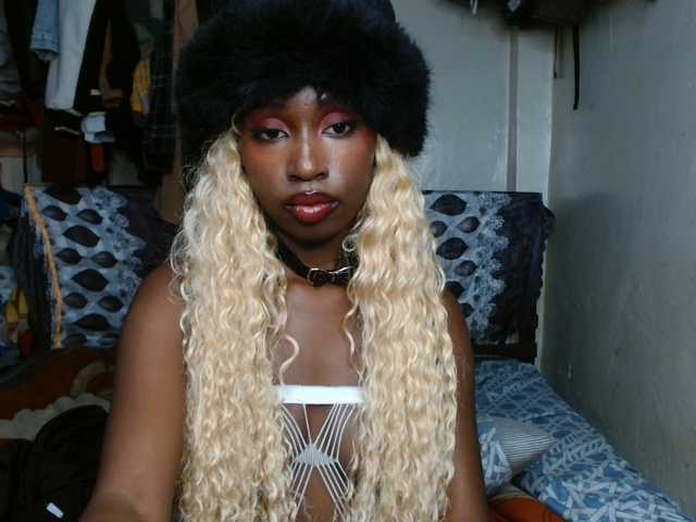 Boughie-birdy live cam on BongaCams