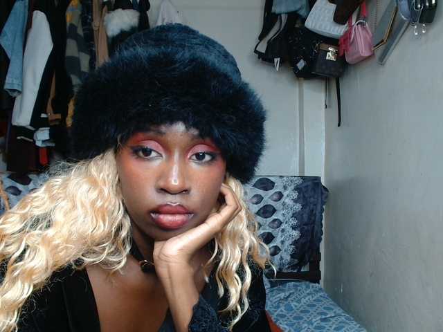 Boughie-birdy live cam on BongaCams