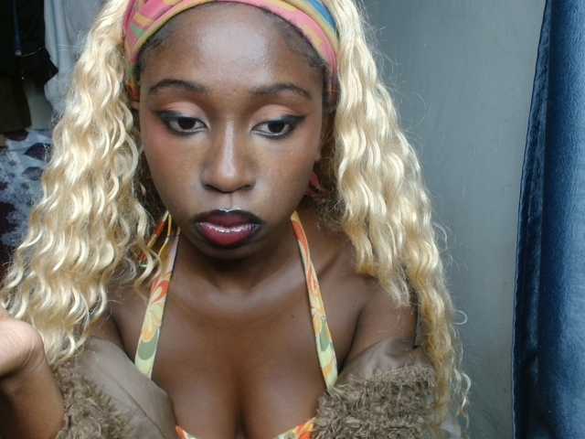 Boughie-birdy — live female cam