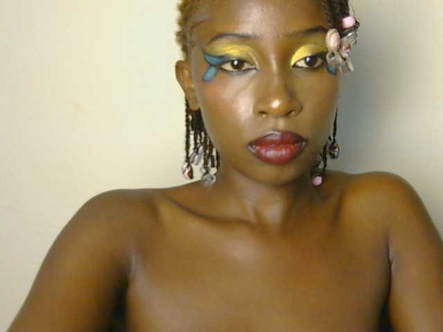 Boughie-birdy live cam on BongaCams