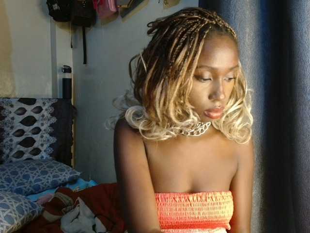 Boughie-birdy live cam on BongaCams