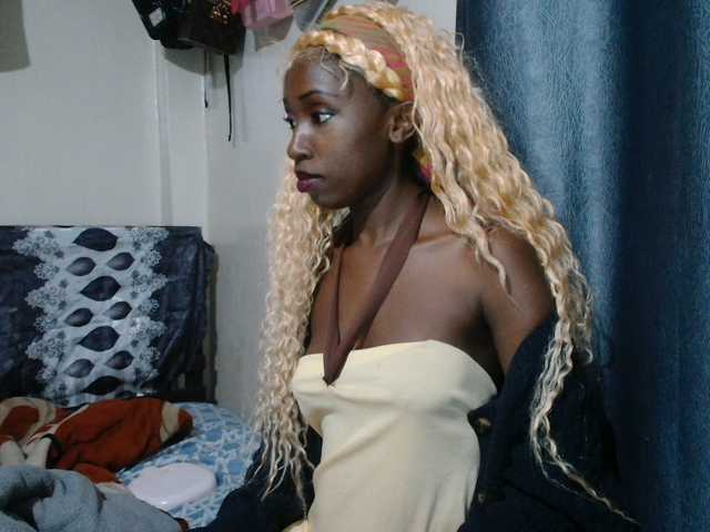 Boughie-birdy live cam on BongaCams