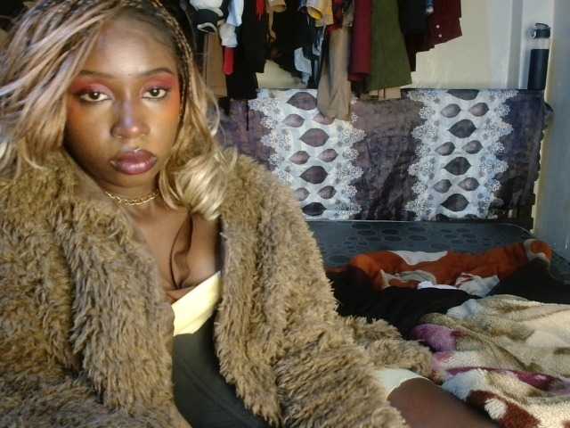 Boughie-birdy live cam on BongaCams