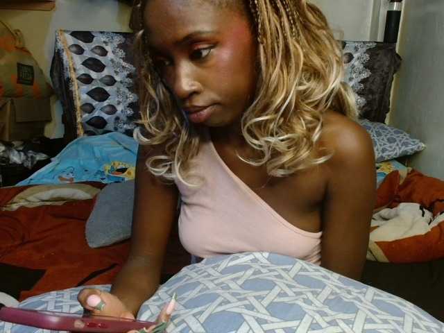 Boughie-birdy live cam on BongaCams