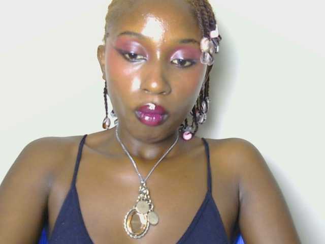 Boughie-birdy live cam on BongaCams