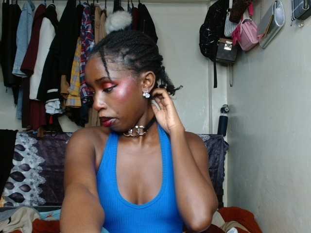 Boughie-birdy live cam on BongaCams