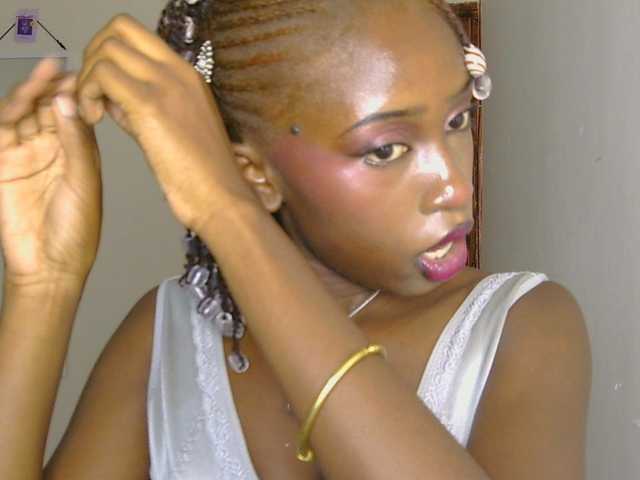 Boughie-birdy live cam on BongaCams