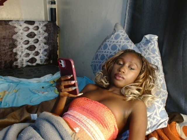 Boughie-birdy live webcam show