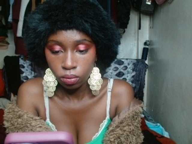 Boughie-birdy live cam on BongaCams
