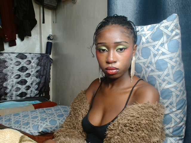 Boughie-birdy live cam on BongaCams