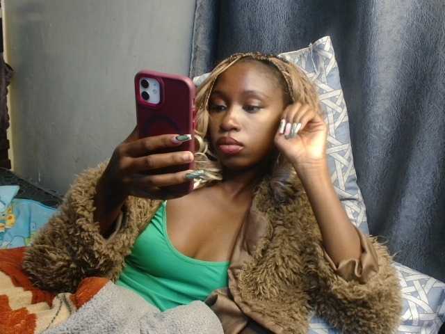 Boughie-birdy live webcam show