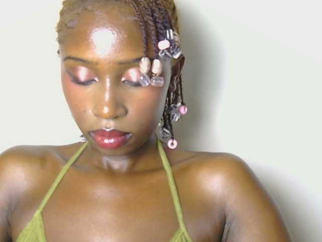 Boughie-birdy live cam on BongaCams